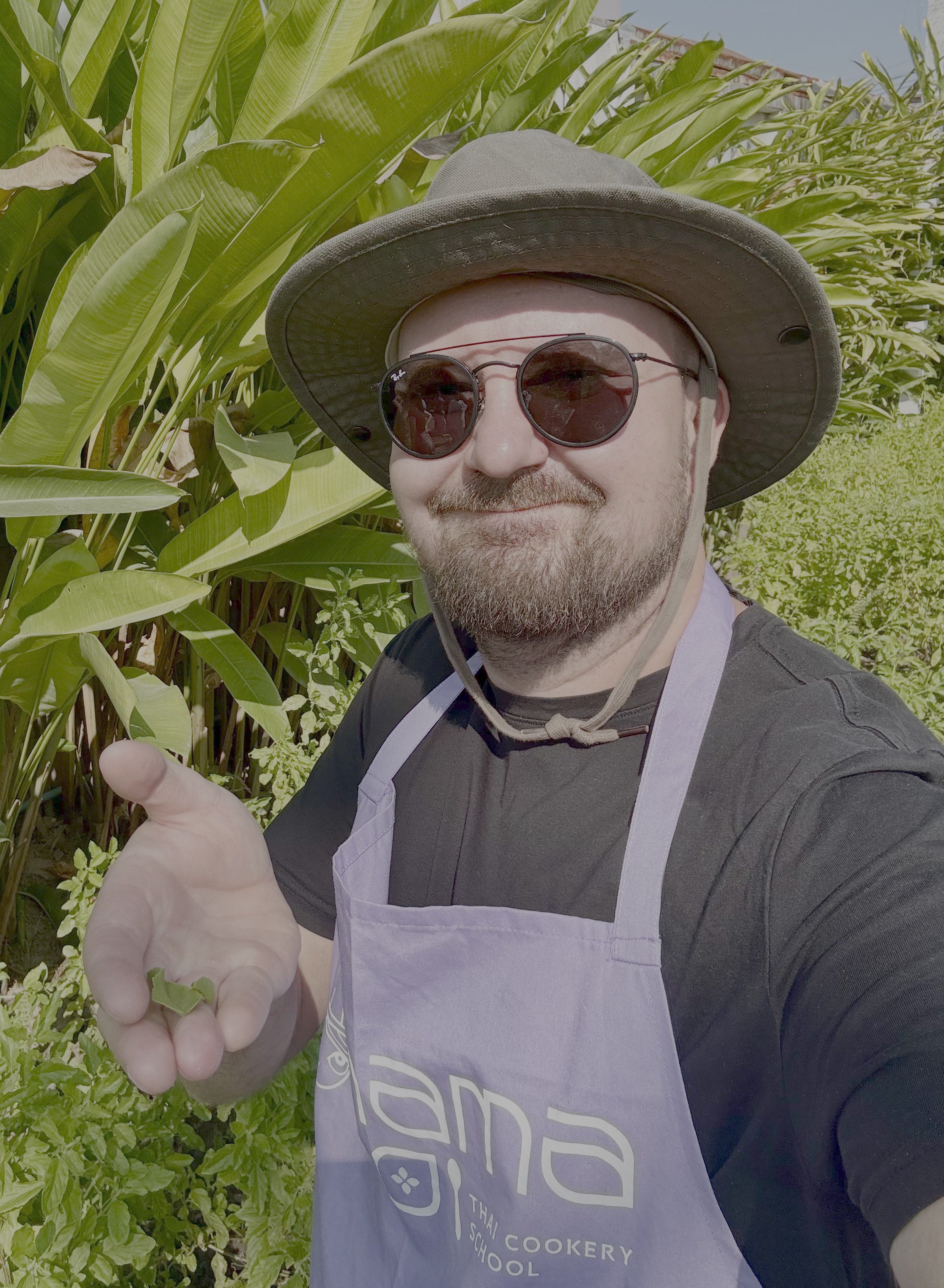 Steady Investorin perustaja trooppisessa ympäristössä.